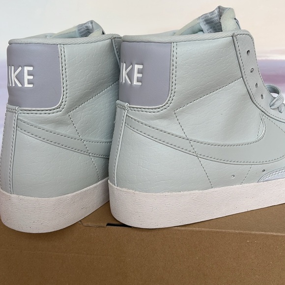 NIKE WMNS BLAZER MID '77 NEXT
NATURAL 
LIGHT SILVER/LIGHT SILVER-WOLF GREY - Picture 14 of 16